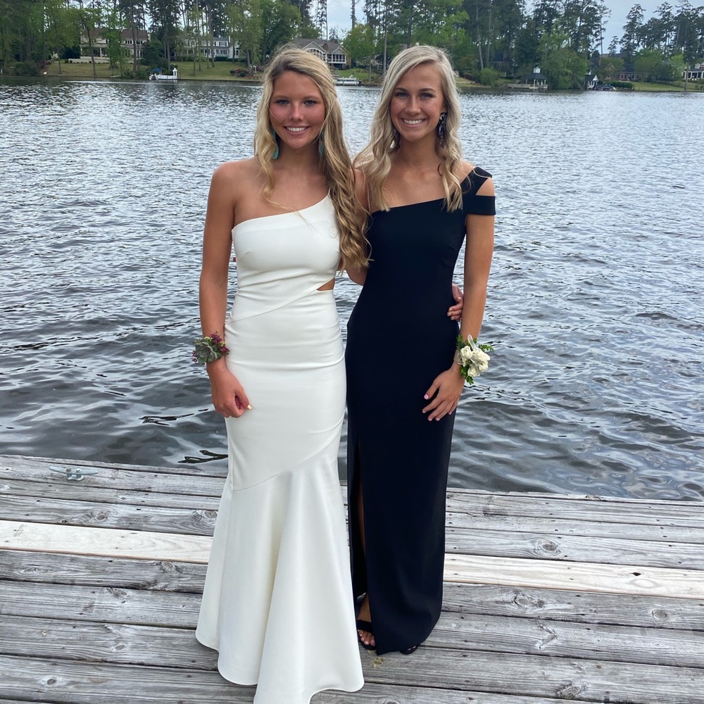 BEAUTIFUL black likely dress!! Size 0 & never worn!!